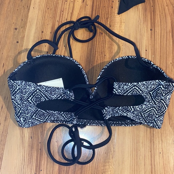 Bathing suits - Picture 3 of 7